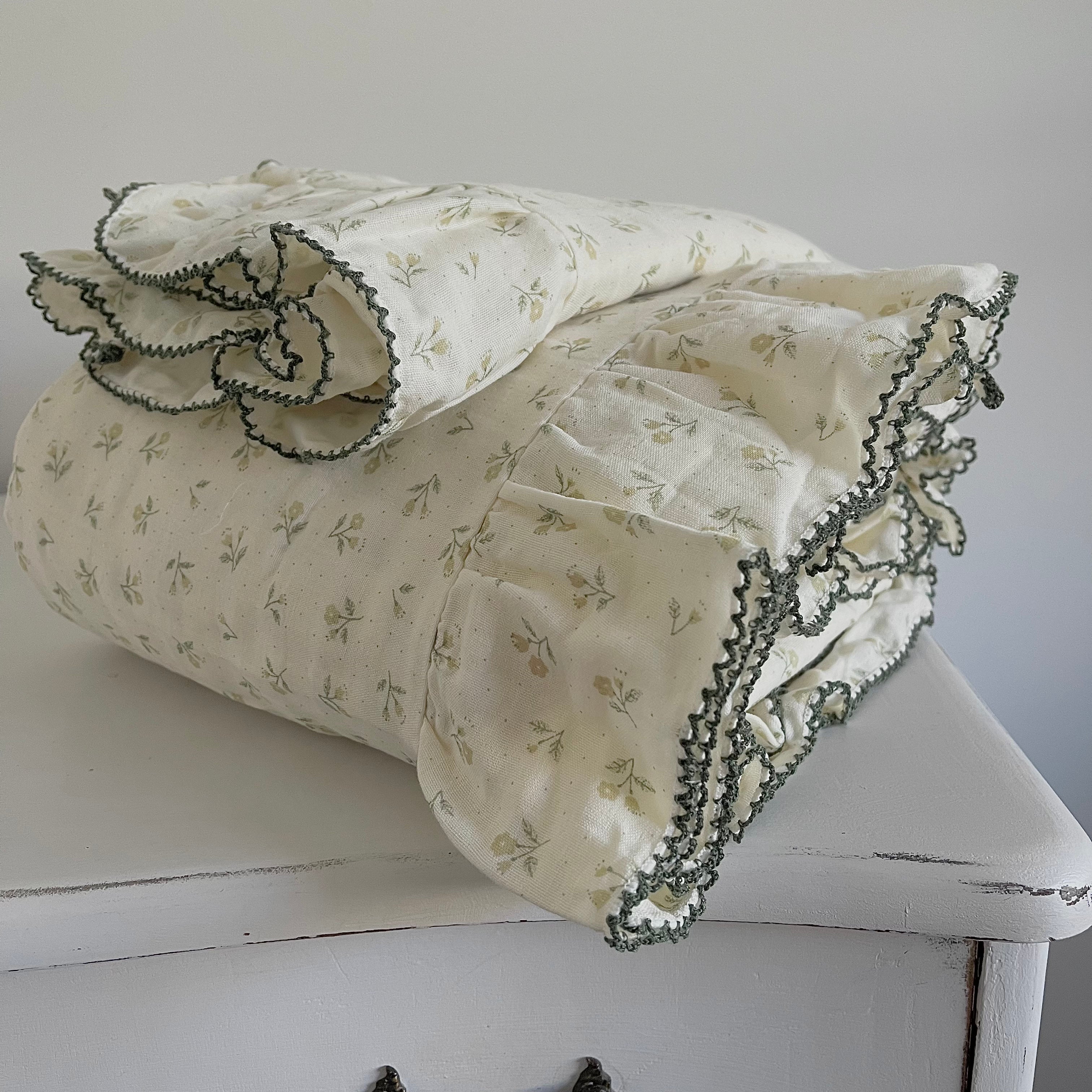 Natural floral Luxe Ruffle Bedding Lo